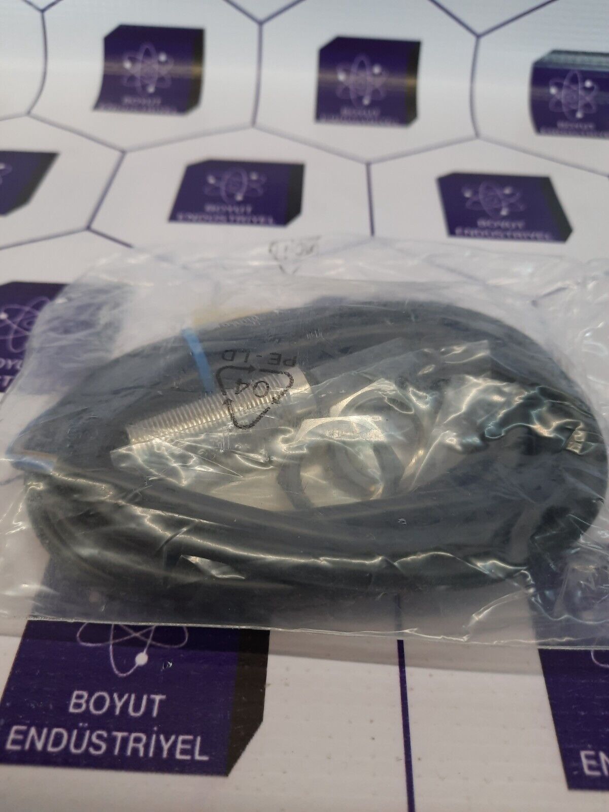 OMRON TL-X5E2-E1 PROXIMITY SWITCH