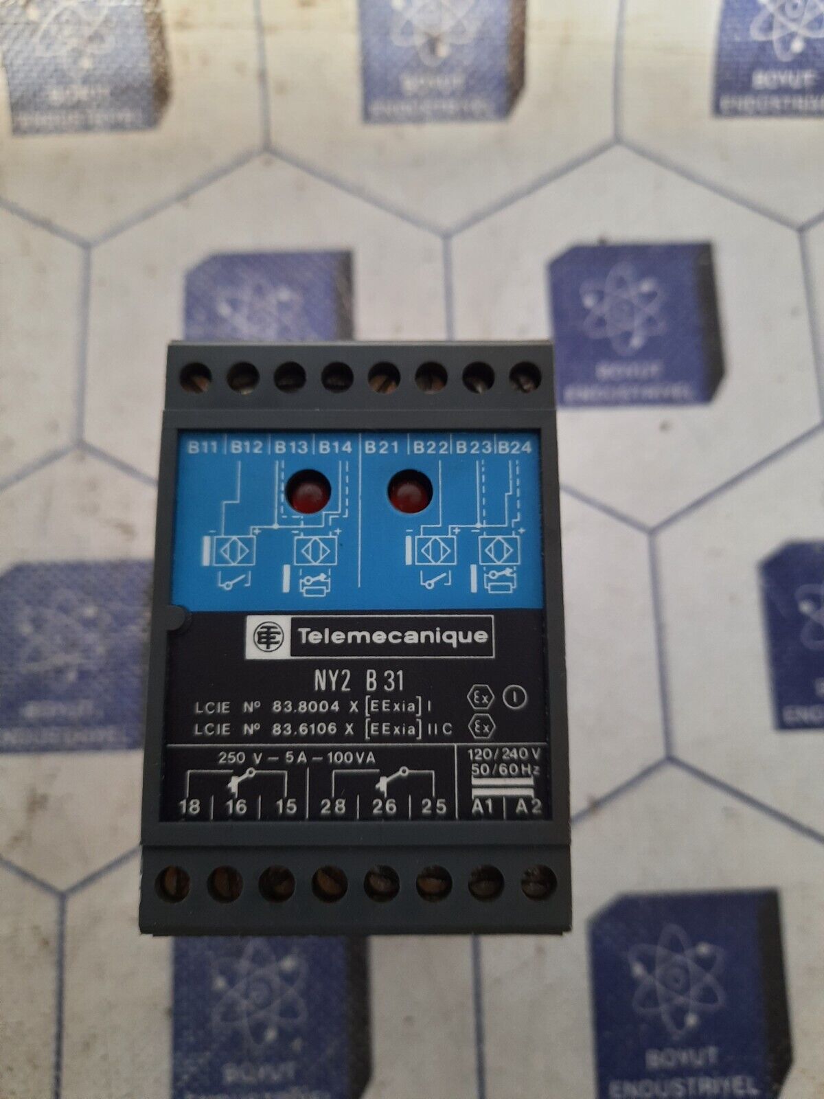 TELEMECANIQUE NY2 B31 SAFETY BARRIER RELAY