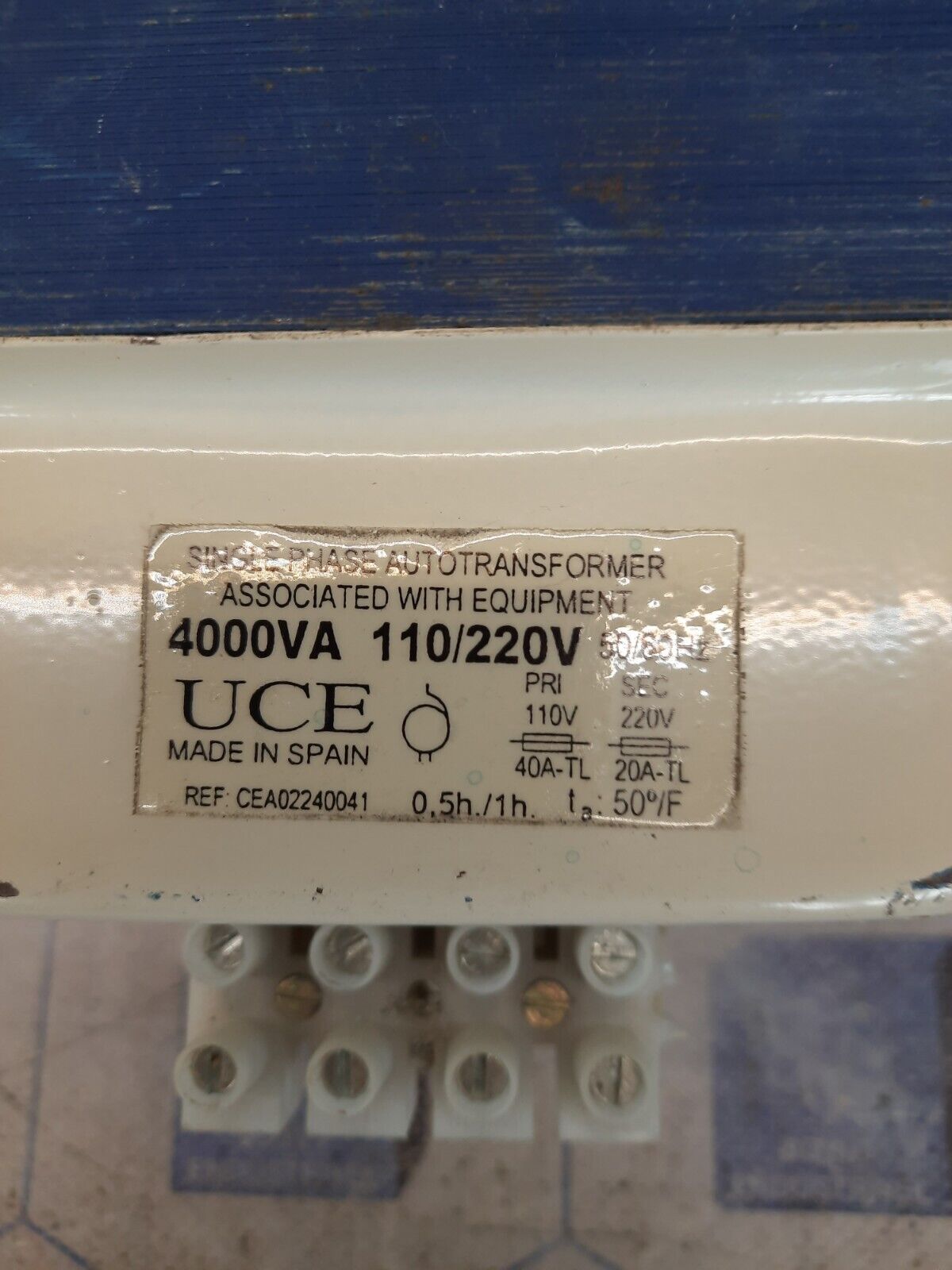 UCE CEA022240041 4000VA-110/220V SINGLE PHASE AUTOTRASFORMER
