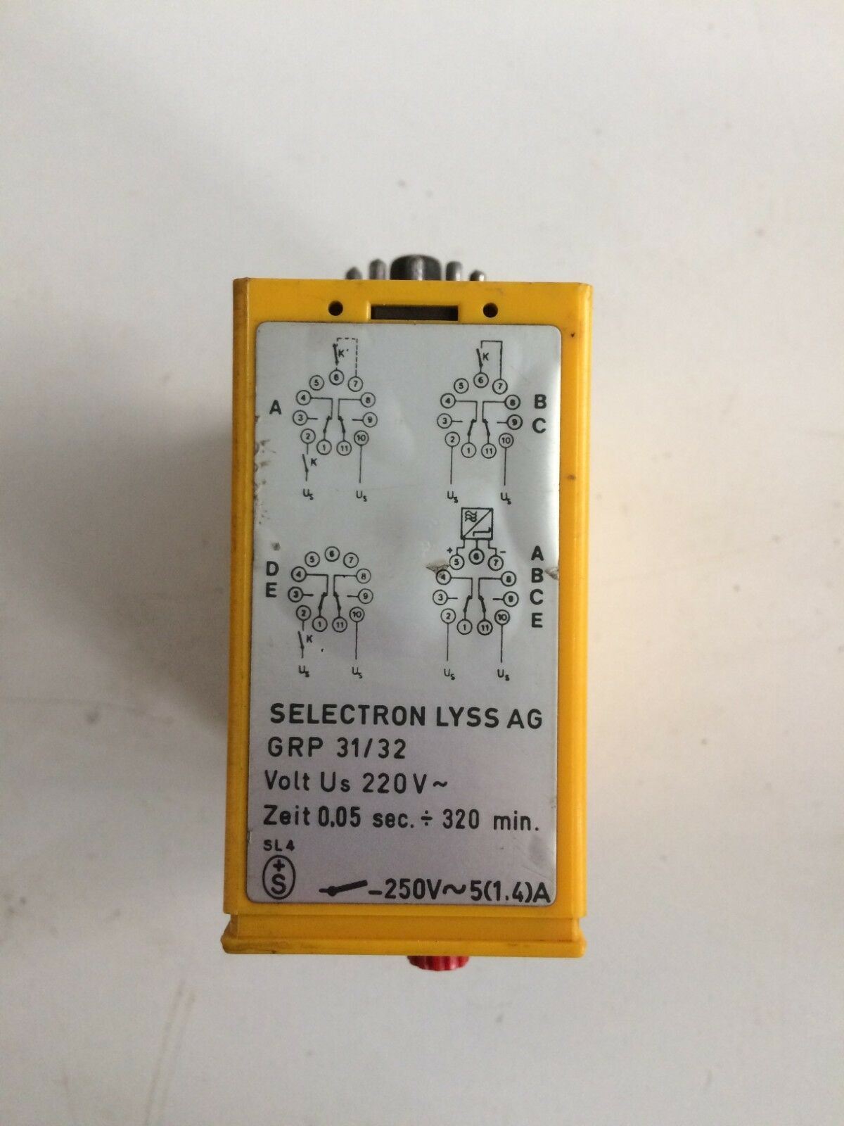 SELECTRON LYSS AG GRP 31/32 Multi Function 220V GRP Timing Relay Timer
