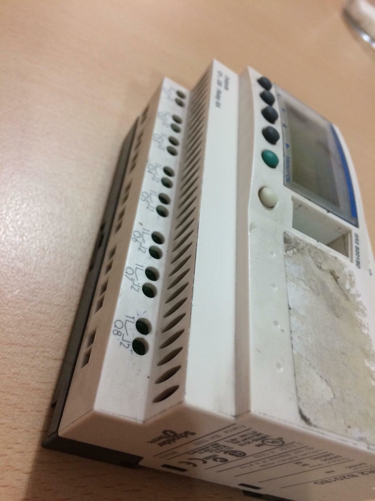 Schneider PLC Zelio Logic Relay SR2 B201BD