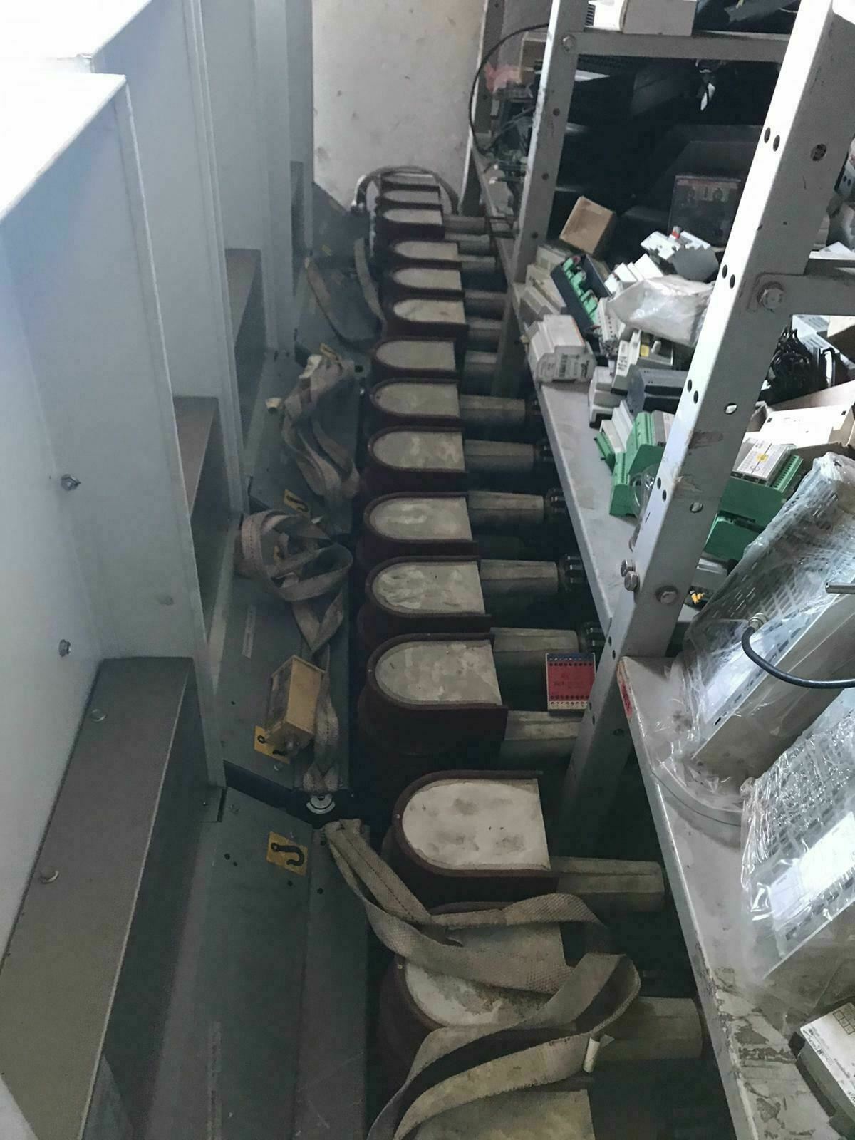 ABB HD4 SF6 HD4-DRs 12.12 32 1250 Amperes Gas insulated Medium Voltage Breaker