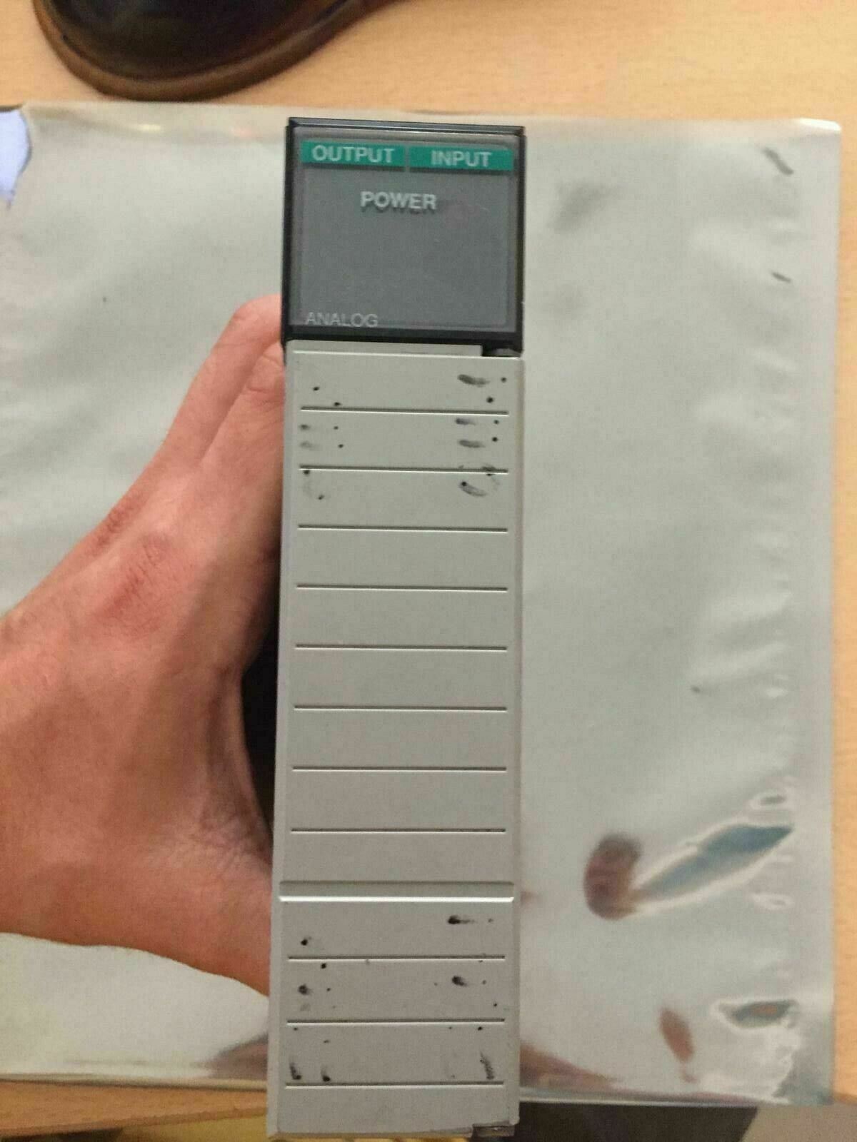 Allen Bradley 1746-nio4v 1746-NIO4V Ser a SLC 500 Combination Module