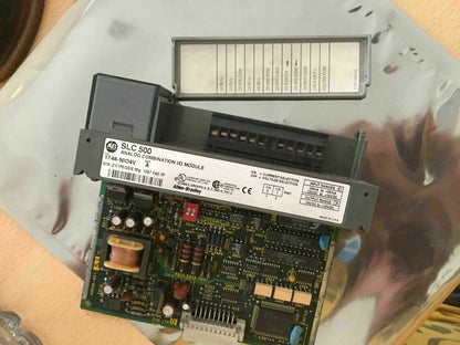Allen Bradley 1746-nio4v 1746-NIO4V Ser a SLC 500 Combination Module