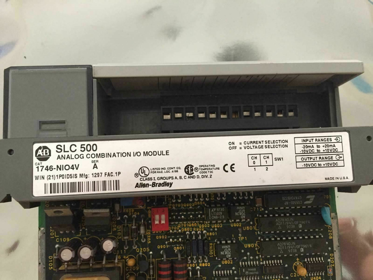 Allen Bradley 1746-nio4v 1746-NIO4V Ser a SLC 500 Combination Module