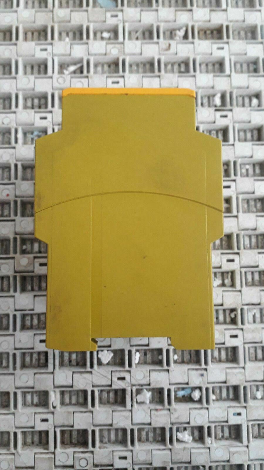 SAFETY RELAY PNOZ V 3s pnoz v 3s 24VDC 3n/o 1n/c 1n/o t 774789 PILZ