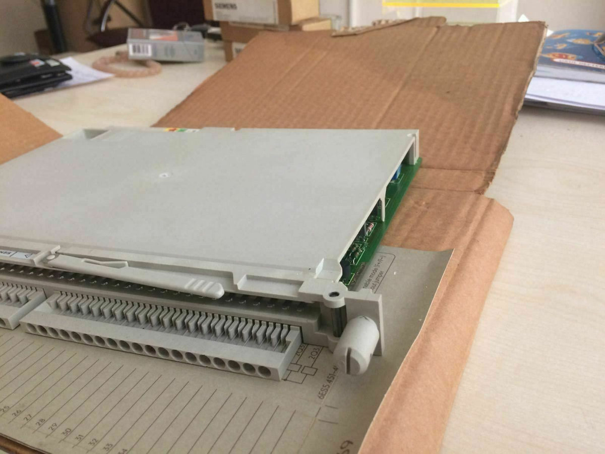 6ES54514UA12 - SIEMENS - 6ES5 451-4UA12 / Digital output module
