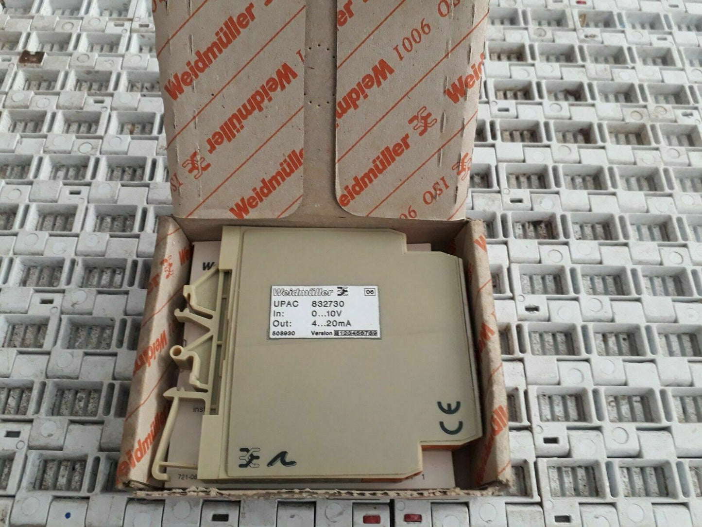 Weidmuller 832730 Ultra Slimpak Analogue Isolator