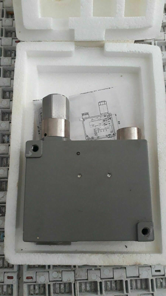 TRAFAG-IP65-30T70-944-2385-712-PRESSURE-SWITCH