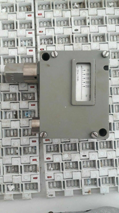 TRAFAG-IP65-30T70-944-2385-712-PRESSURE-SWITCH