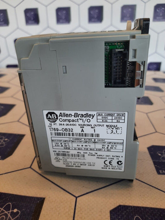 Allen-Bradley 1769-OB32 Sourcıng Output Module