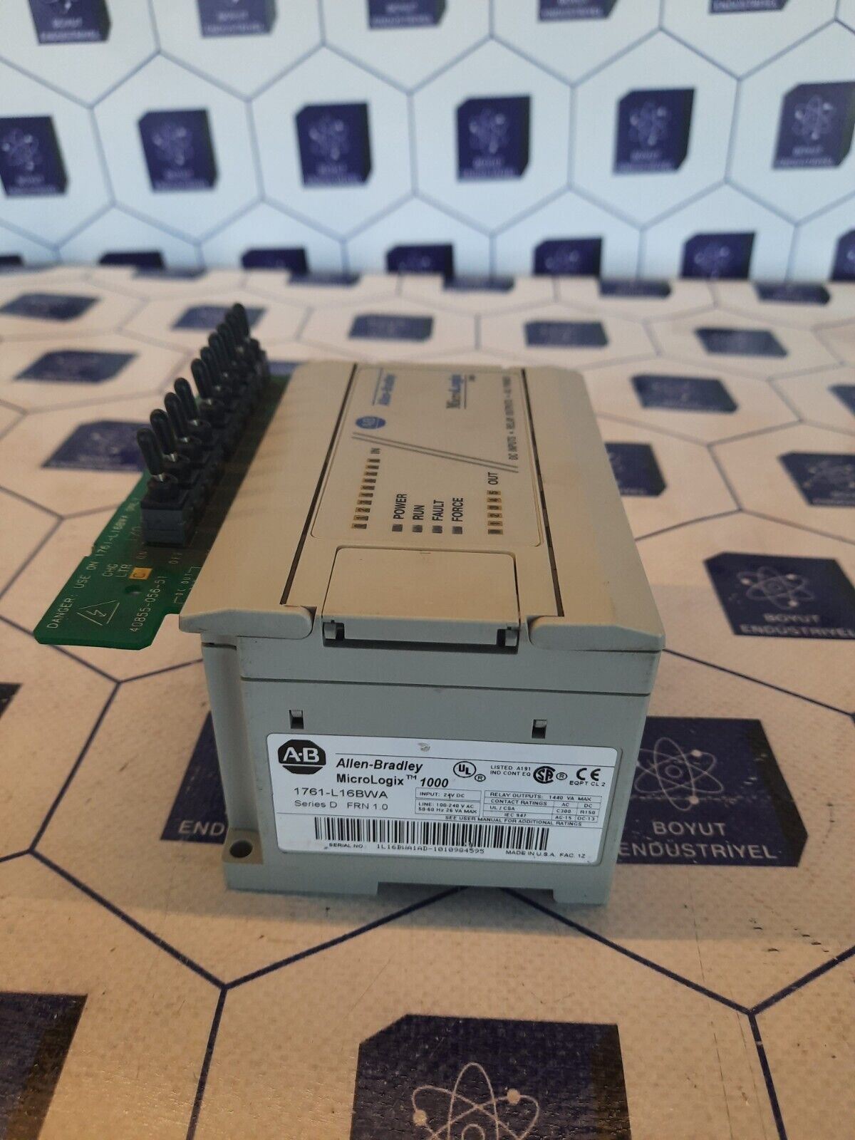 ALLEN BRADLEY MicroLogix 1000 - 1761-L16BWA