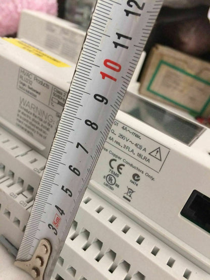 Siemens HVAC products RLU232 Heather Controller  Free Express Shipping