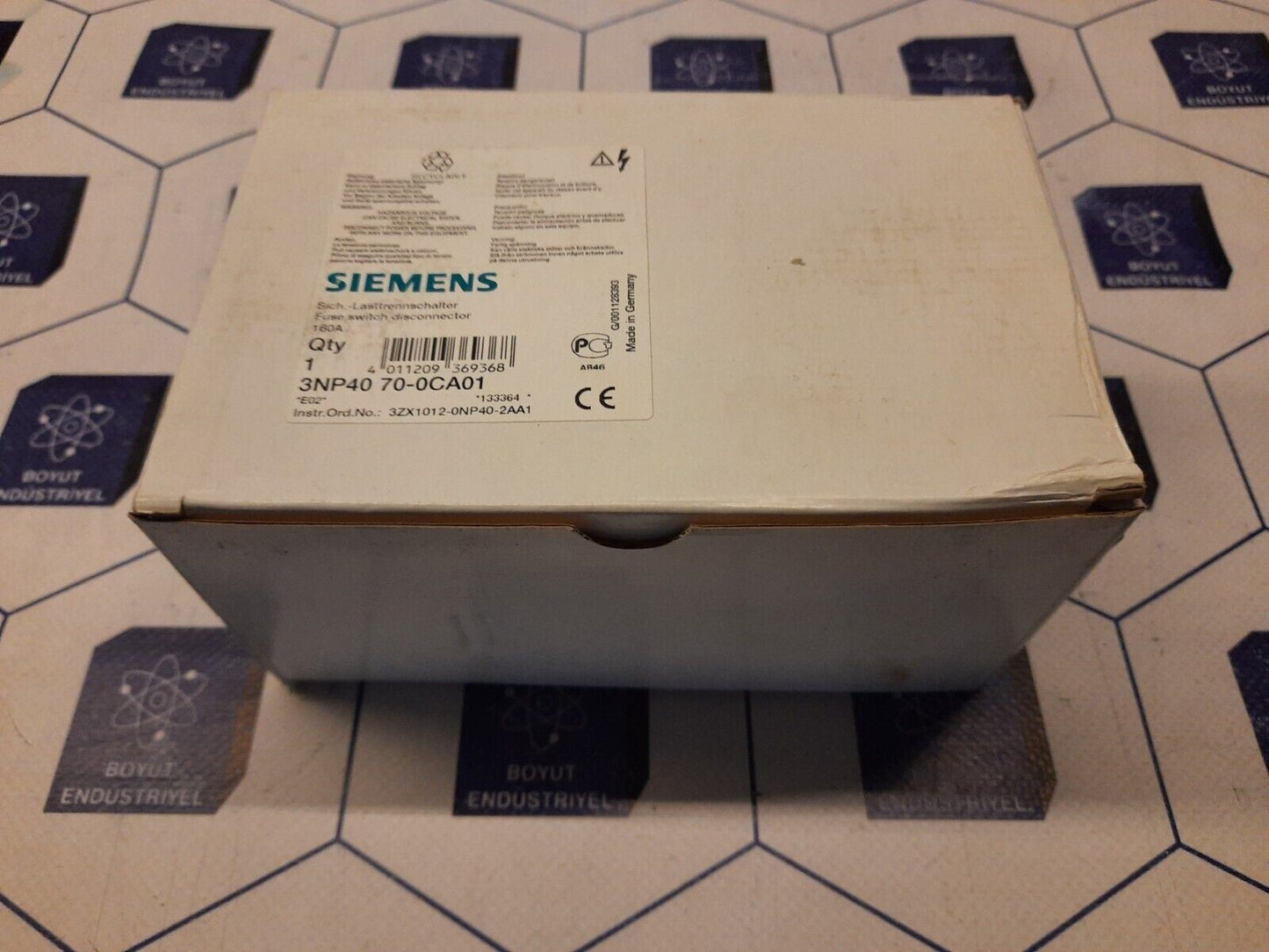 SIEMENS 3NP4070-0CA01 FUSE SWITCH DISCONNECTOR