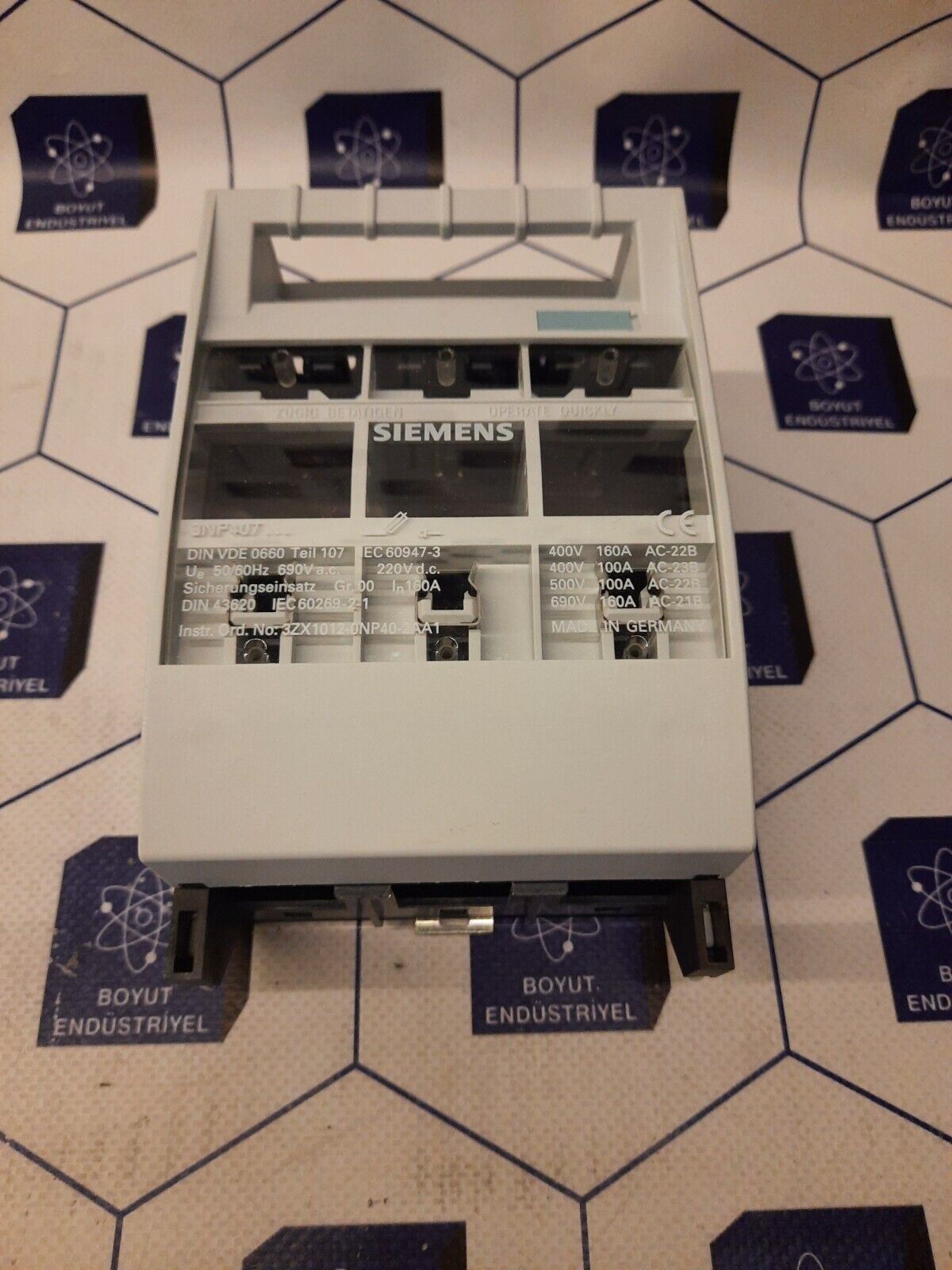 SIEMENS 3NP4070-0CA01 FUSE SWITCH DISCONNECTOR