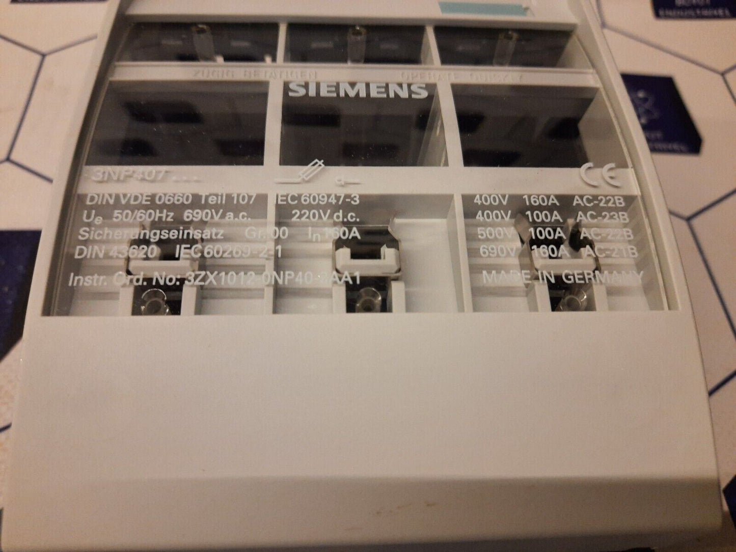 SIEMENS 3NP4070-0CA01 FUSE SWITCH DISCONNECTOR