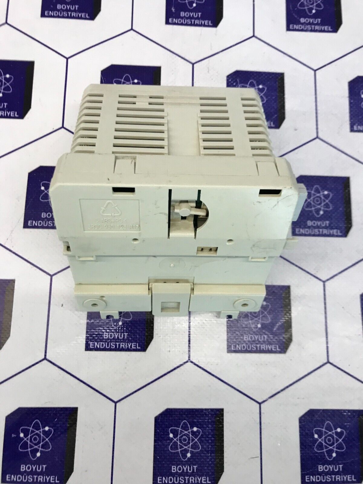 ABB  3BSE013234R1 - DO810 -  24V 0,5A