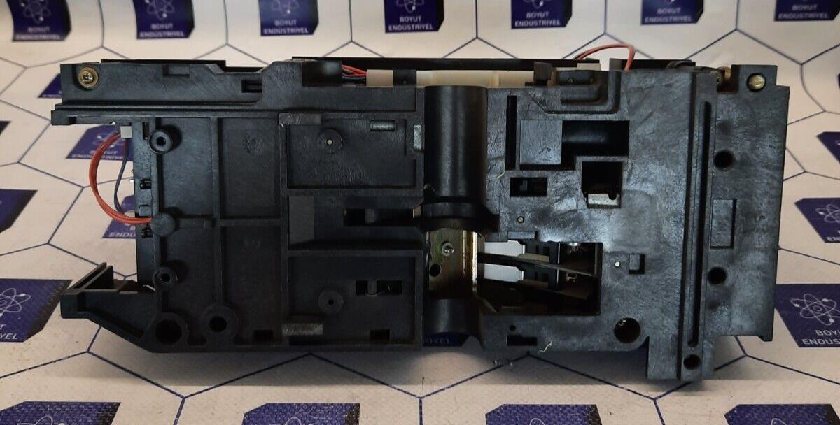 MERLIN GERIN STR 28D In=4000A ELECTRIC TRIP CONTROL CIRCUIT BREAKER 3LD0400943