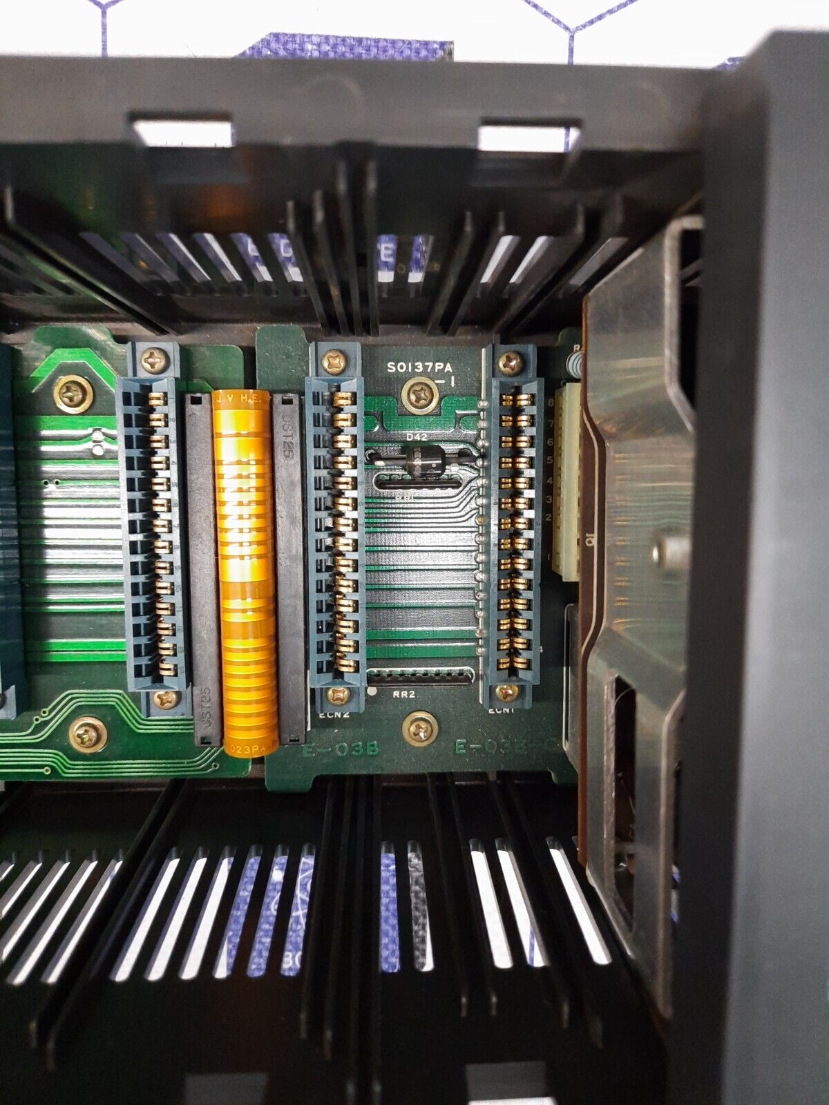 GE FANUC IC610CHS120A RACK W/HI CAP POWER SUPPLY/10 SERIESONE PROGRAMMABLE