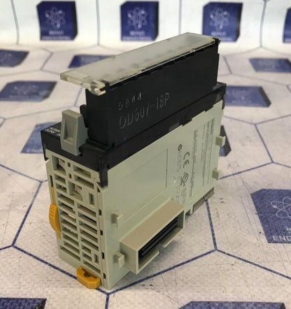 OMRON CJ1W-OC211 OUTPUT UNIT