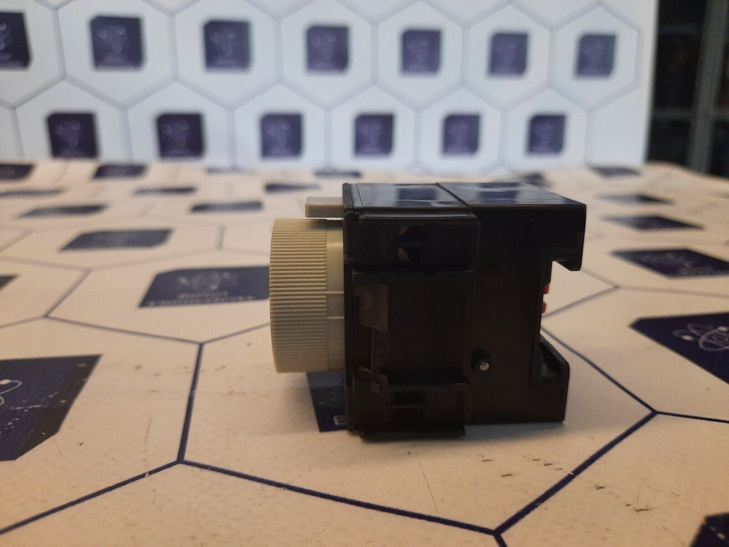 TELEMECANIQUE LA3-D24 A65 TIME RELAY