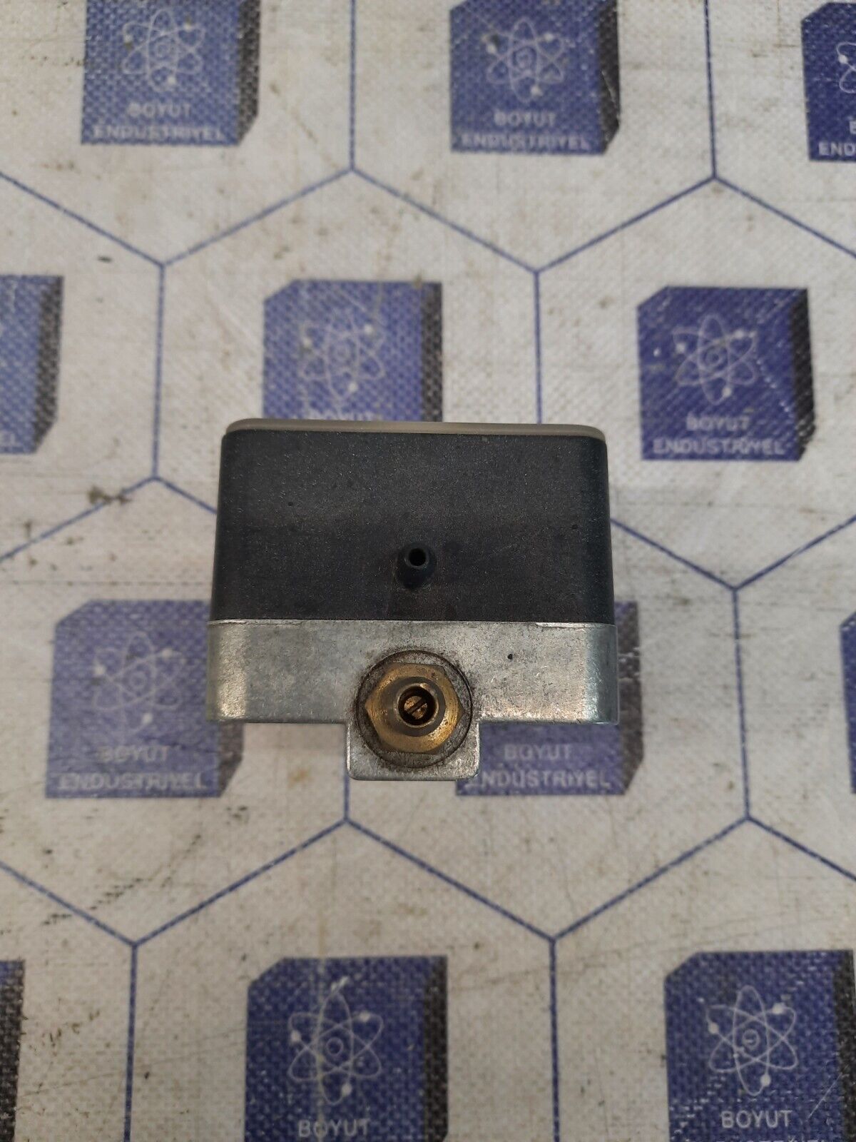 JOHNSON CONTROLS P33GB-9300 PRESSURE SWITCH
