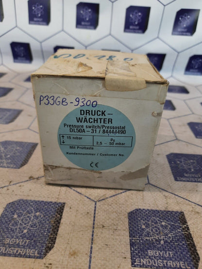 JOHNSON CONTROLS P33GB-9300 PRESSURE SWITCH