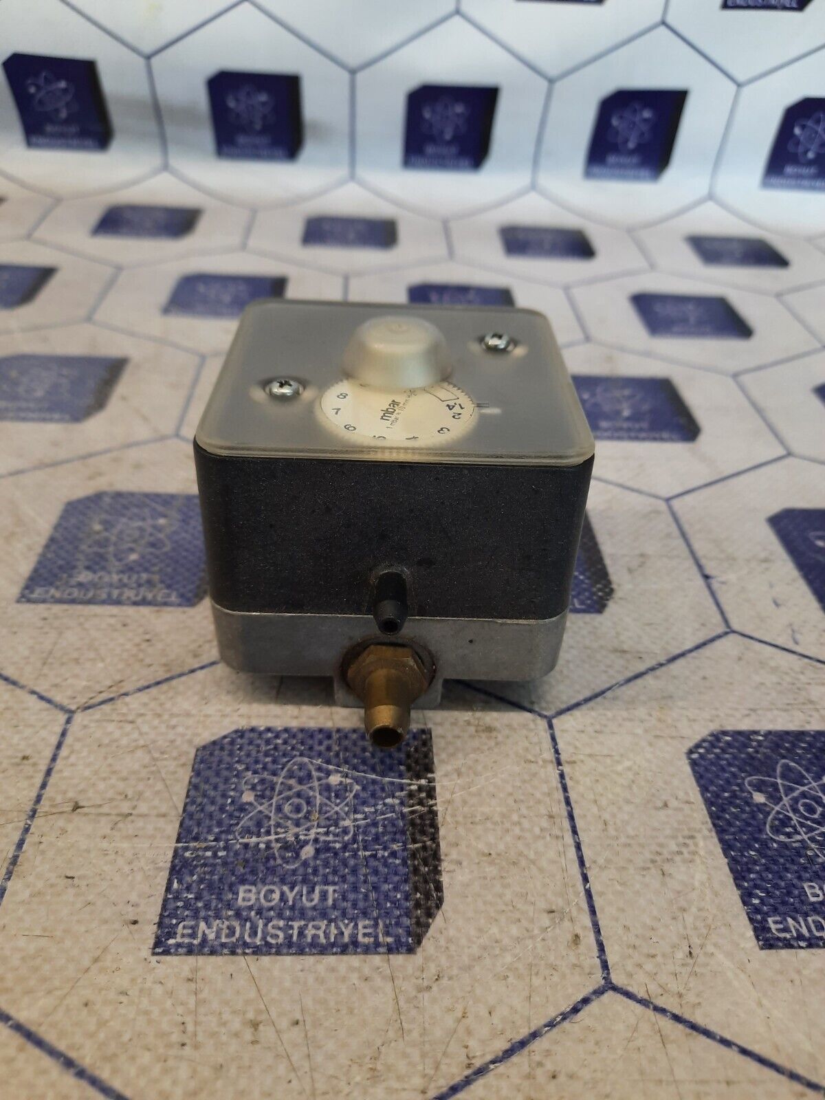 JOHNSON CONTROLS P33GB-9300 PRESSURE SWITCH