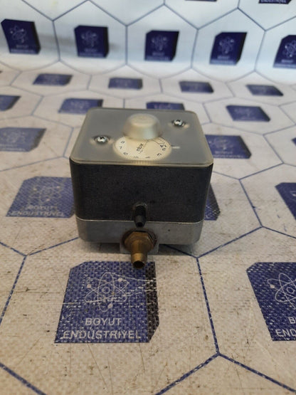JOHNSON CONTROLS P33GB-9300 PRESSURE SWITCH