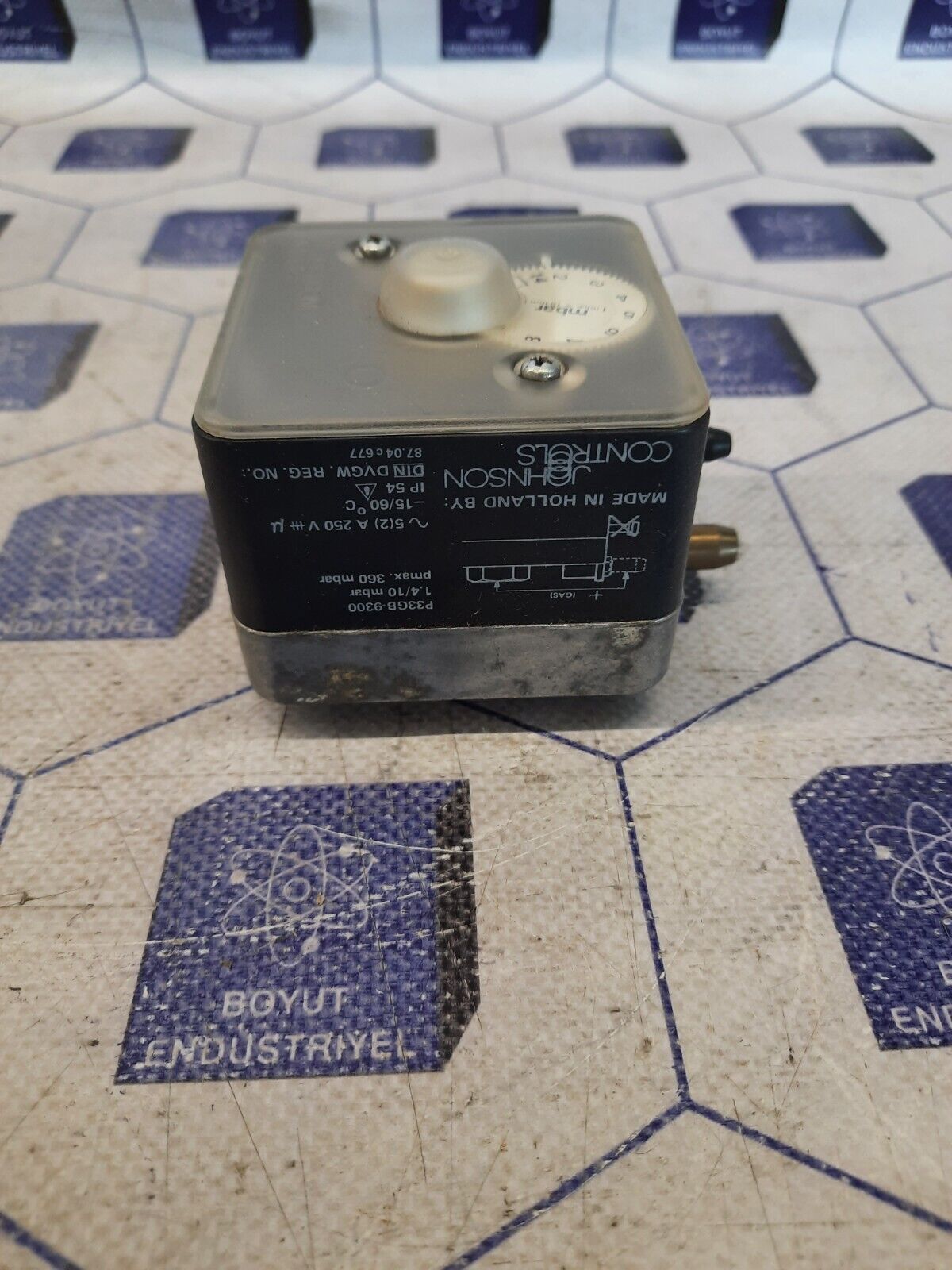 JOHNSON CONTROLS P33GB-9300 PRESSURE SWITCH