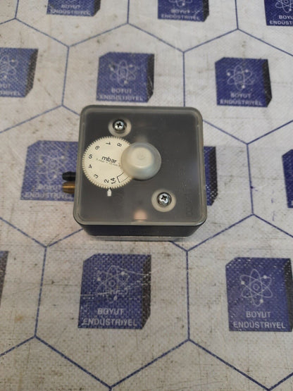 JOHNSON CONTROLS P33GB-9300 PRESSURE SWITCH
