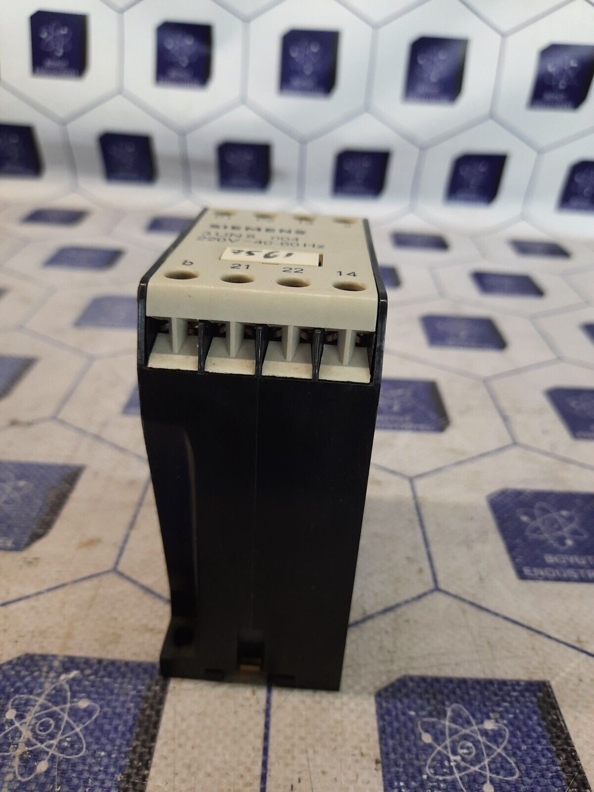 SIEMENS 3UN8 004 CONTACTOR CONTROL RELAY