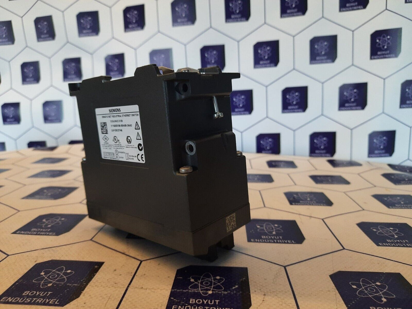 SIEMENS SIMATIC NET INDUSTRIAL ETHERNET SWITCH1P 6GK5 108-0BA00-2AA3