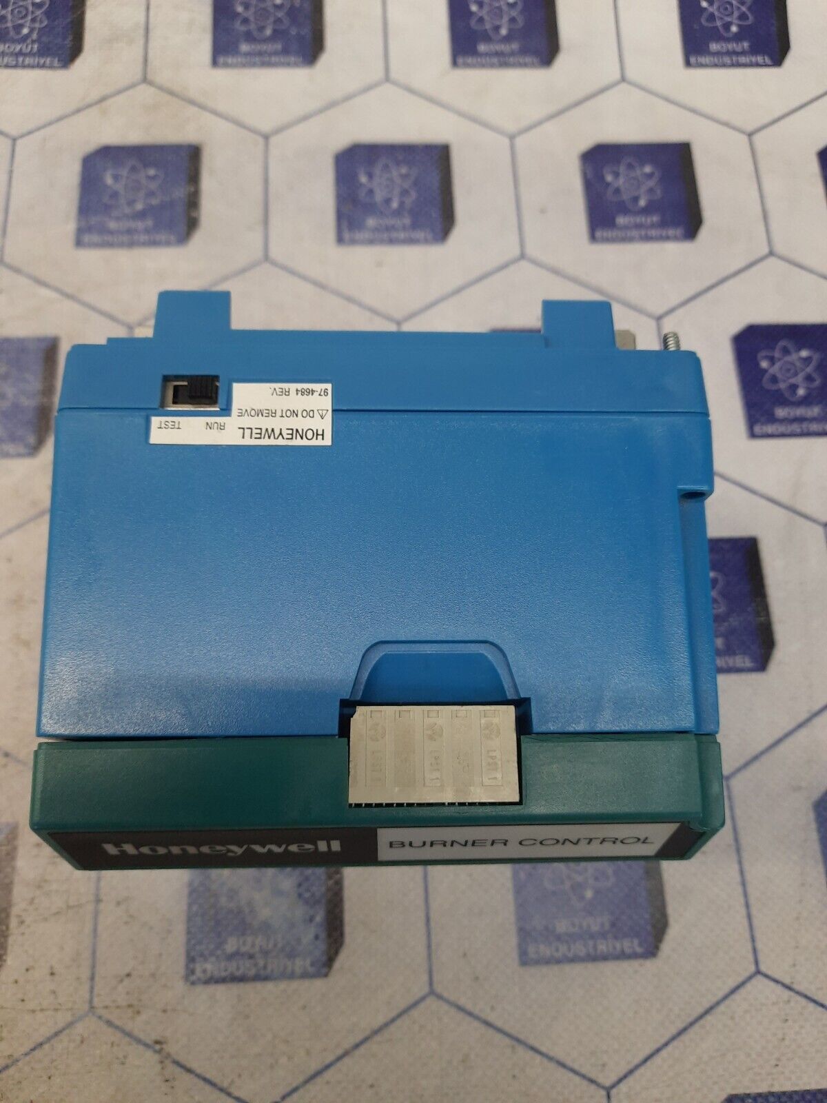 HONEYWELL EC7850 A 1122 BURNER CONTROL
