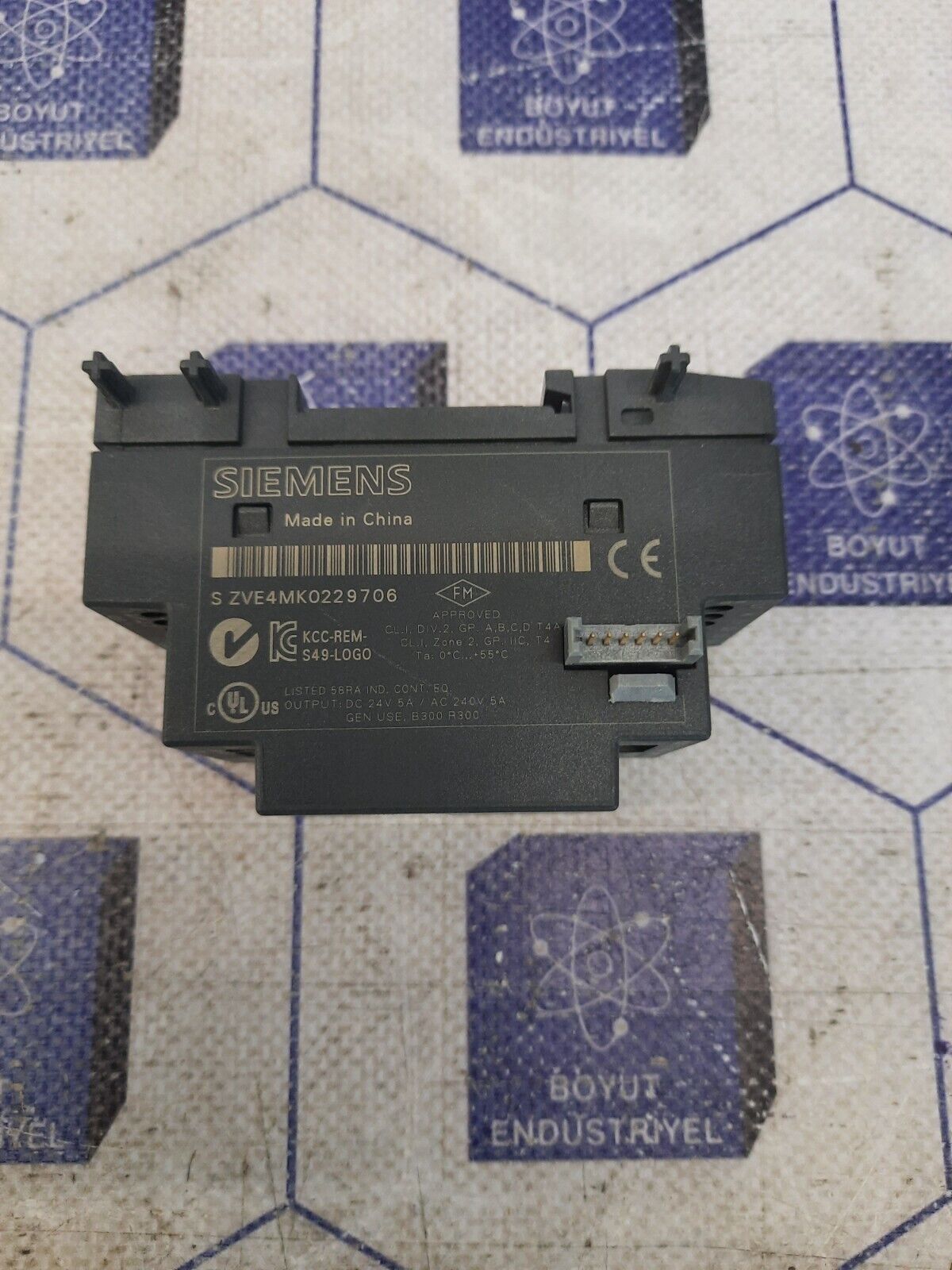 SIEMENS 6ED1 055-1FB00-0BA1 Digital Output Module