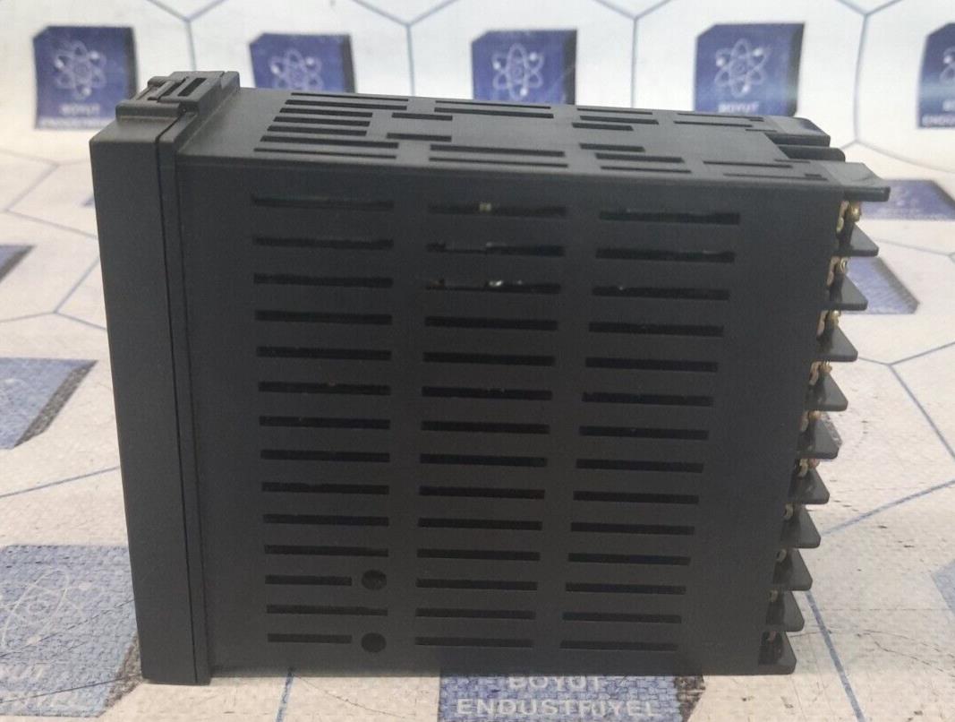 OMRON E5EK-PRR2-500 DIGITAL CONTROLLER