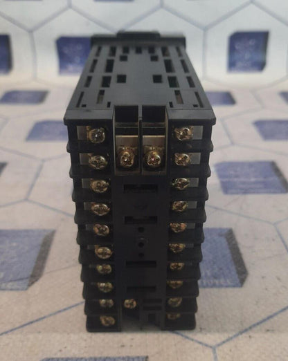 OMRON E5EK-PRR2-500 DIGITAL CONTROLLER