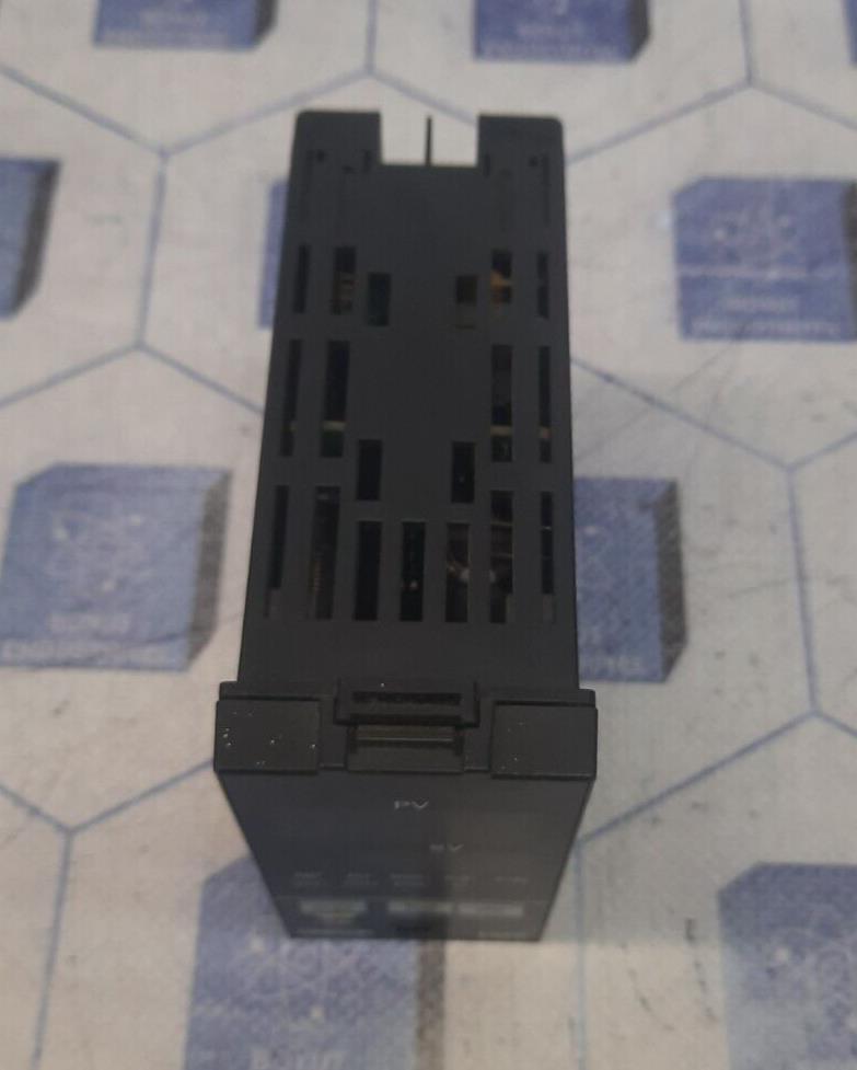 OMRON E5EK-PRR2-500 DIGITAL CONTROLLER