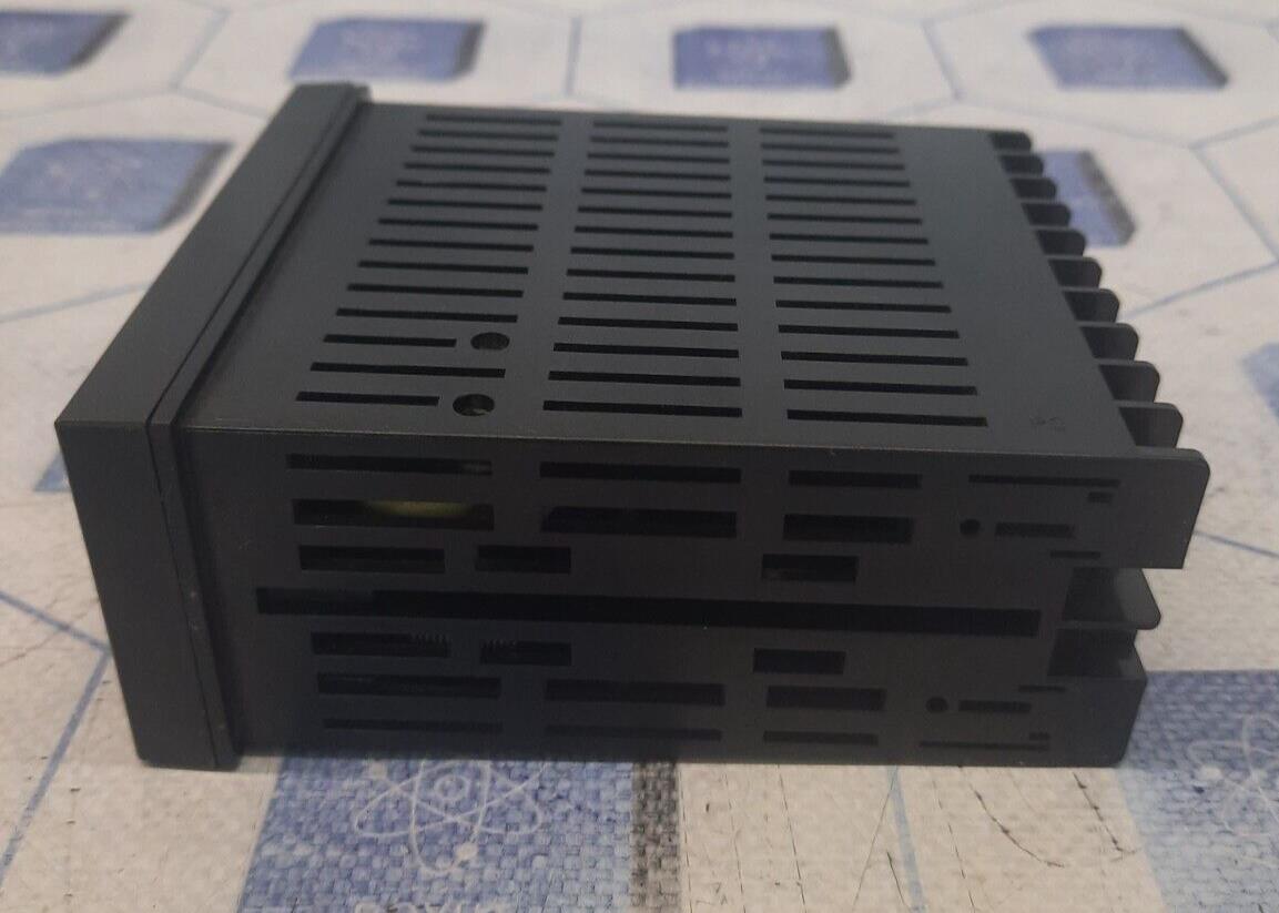 OMRON E5EK-PRR2-500 DIGITAL CONTROLLER