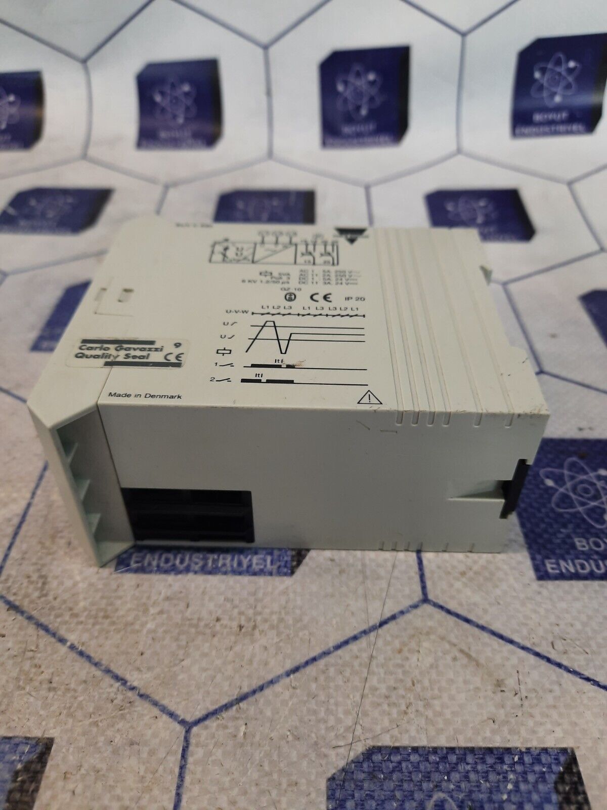 CARLO GAVAZZI EUY C 690 Voltage Controls