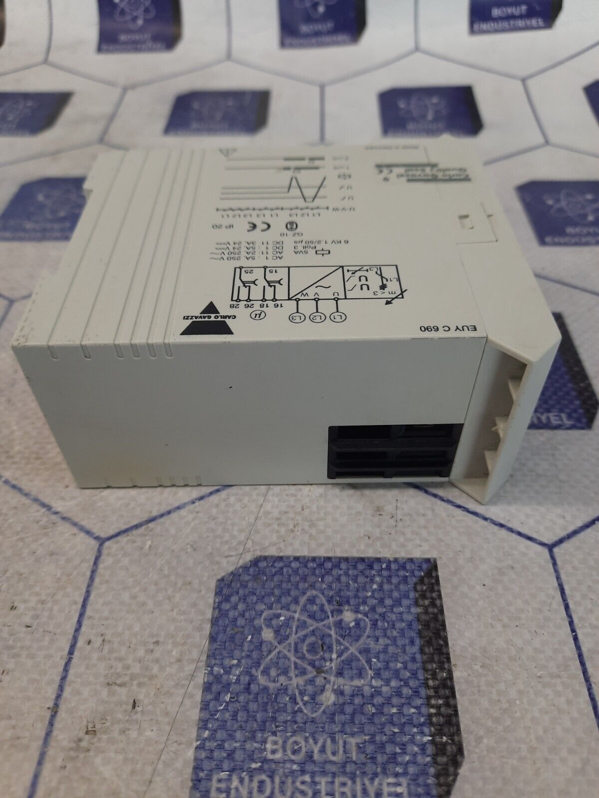 CARLO GAVAZZI EUY C 690 Voltage Controls