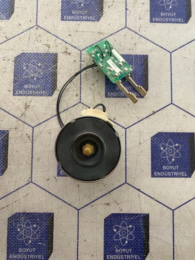 Merlin Gerin MX-A Shunt Trip XF-E Closing Release Circuit Breaker 200/220V DC