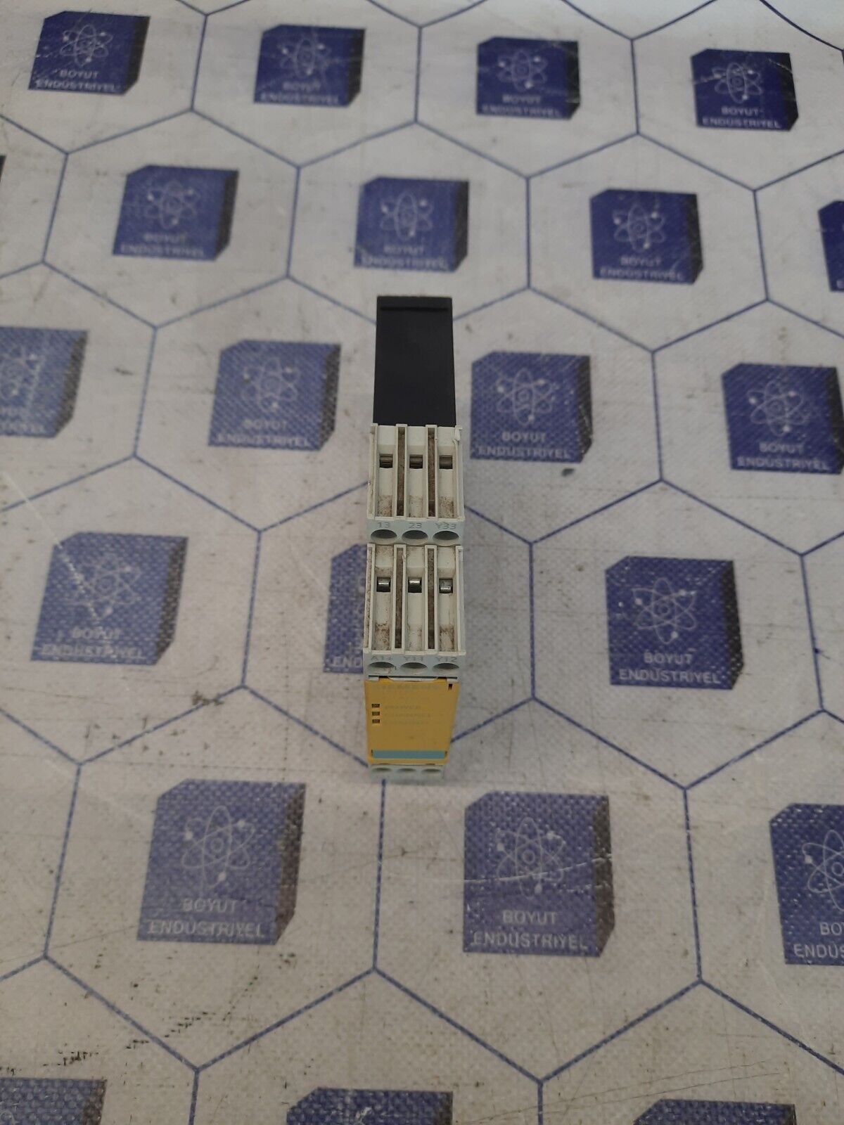 SIEMENS  3TK2823-1CB30 SIRIUS SAFETY RELAY