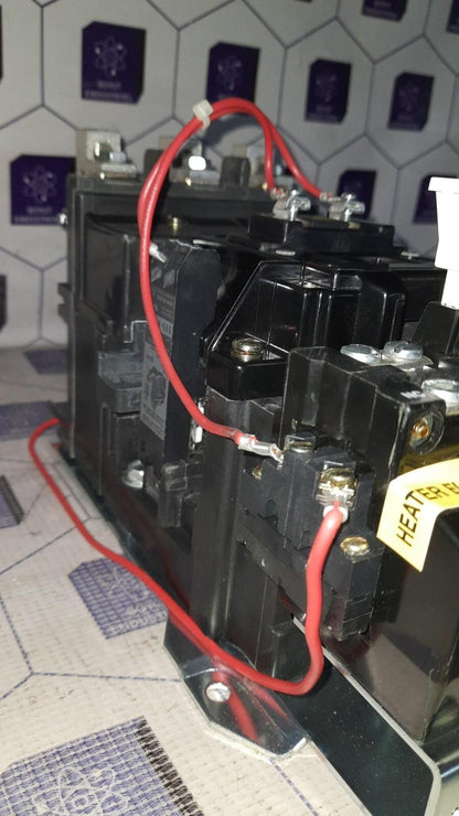 Allen-Bradley 509-DOB MOTOR STARTER 460-480 V / 60 Hz with 595-A Aux contact