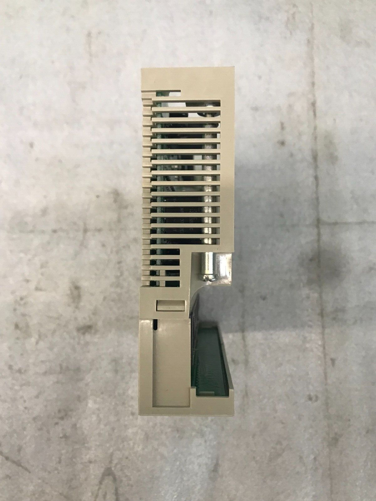 HITACHI H-SERIES OUTPUT MODULE YSR20B2H 41FCD 32PTS. AC OUT AC10-240V 1.7A