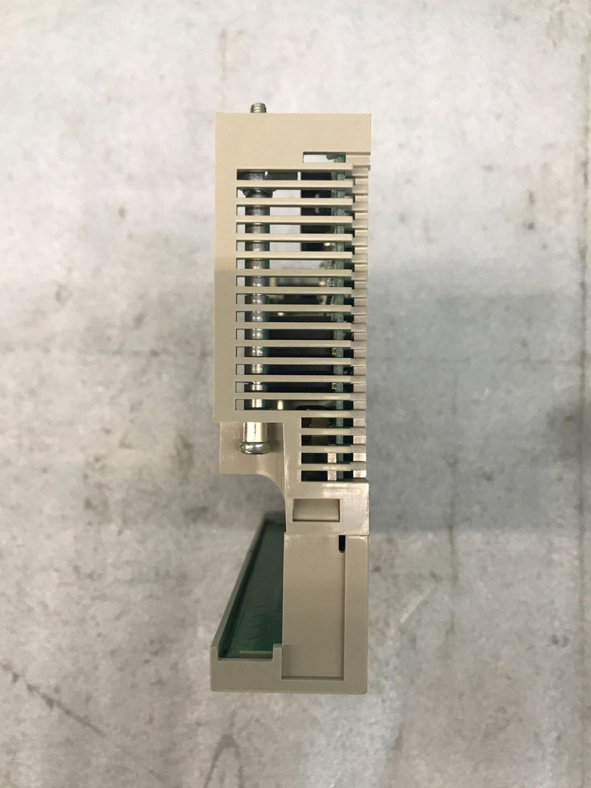 HITACHI H-SERIES OUTPUT MODULE YSR20B2H 41FCD 32PTS. AC OUT AC10-240V 1.7A