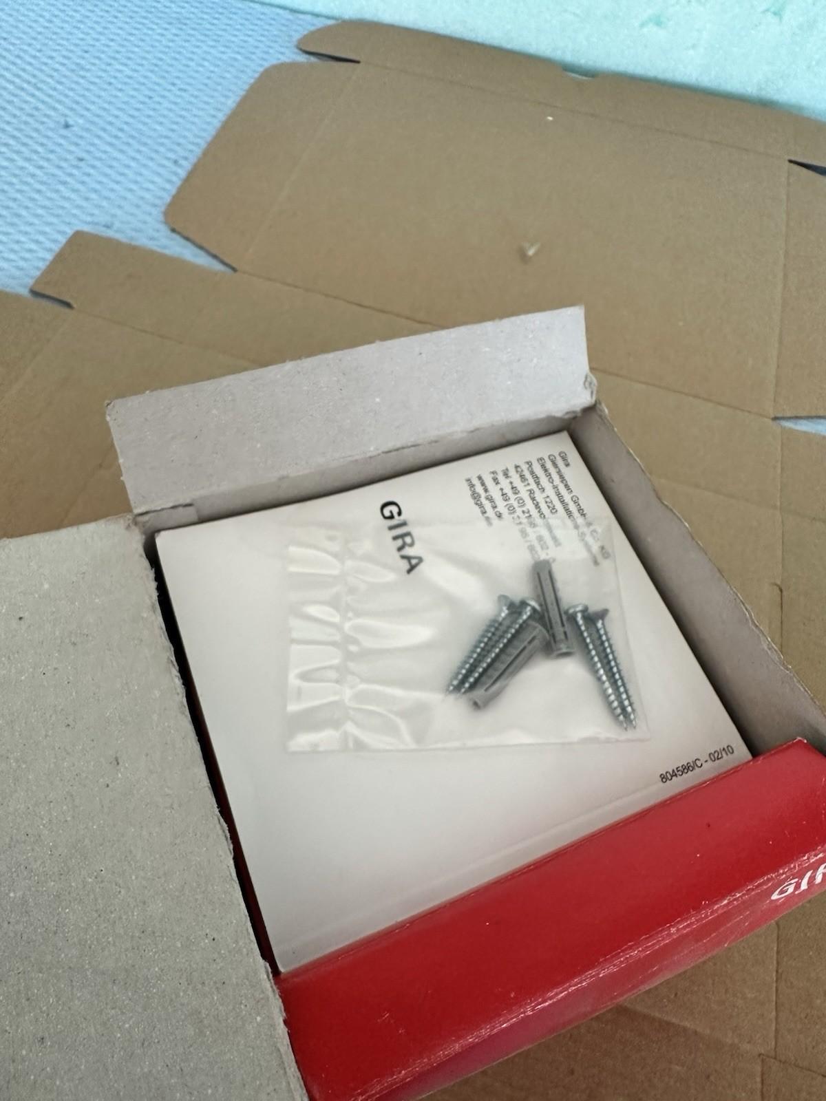 GIRA 2330 02 RILEVATORE ALLARME FUMO Spedizione veloce