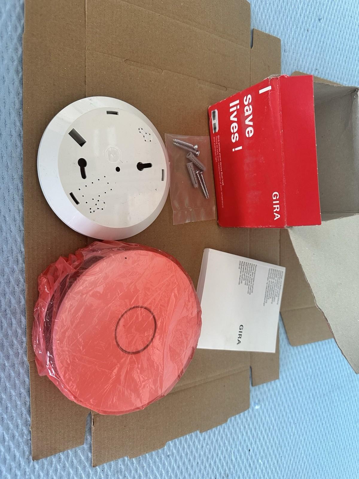 GIRA 2330 02 RILEVATORE ALLARME FUMO Spedizione veloce