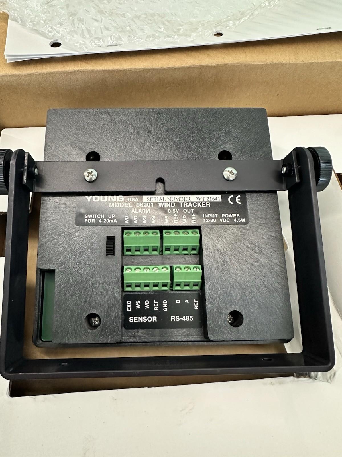 R.M. YOUNG COMPANY 06201 WIND TRACKER