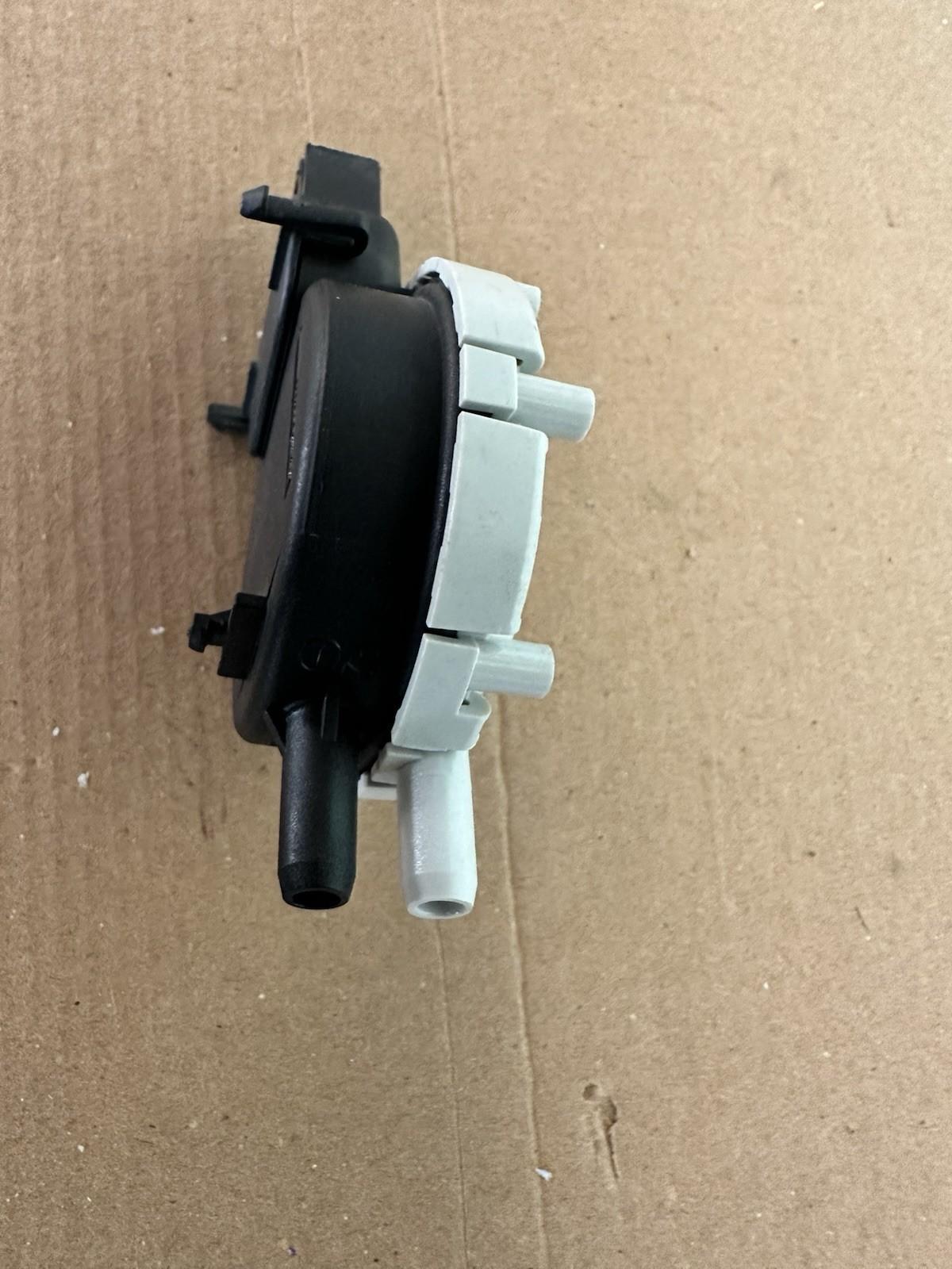 Huba Control 402.9200021 Sensor de presión de aire y gas neutro 0-5 mbar Enví...